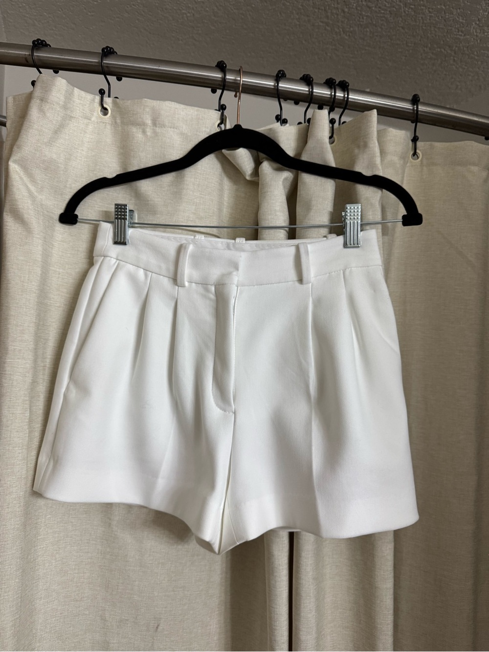 Babaton Aritzia Pleated shorts reessential High-Waist White Women’s Shorts